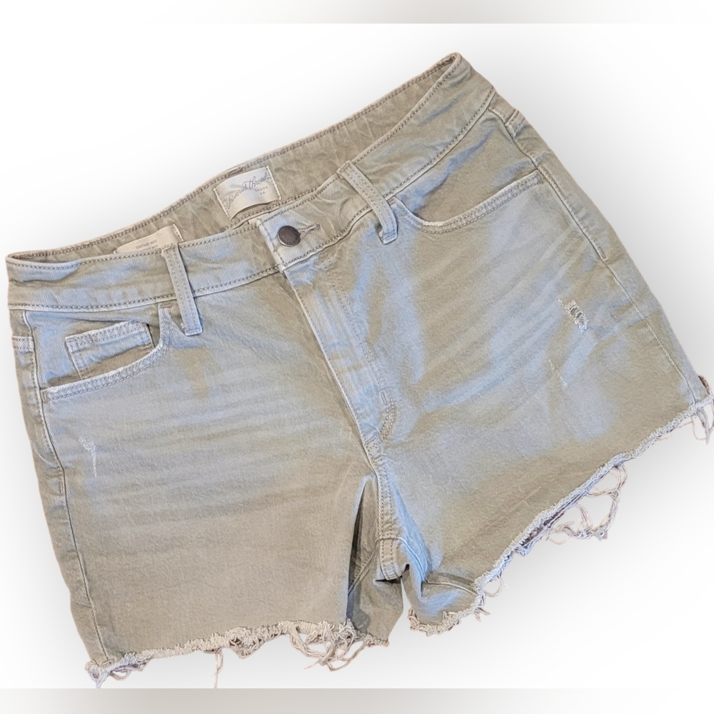 Universal Thread Size 8/29 Light Grey Distressed Denim Shorts